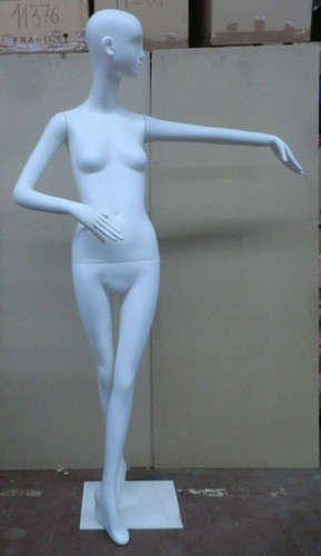 Mannequin poupée vitrine - mannequin,